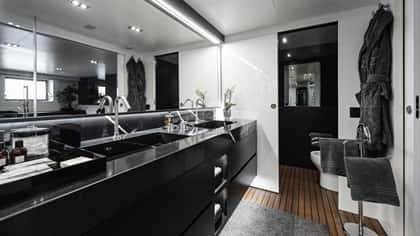 R23 47m motor yacht charter, photo 8