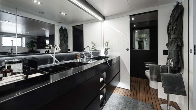 R23 47m motor yacht charter, photo 8