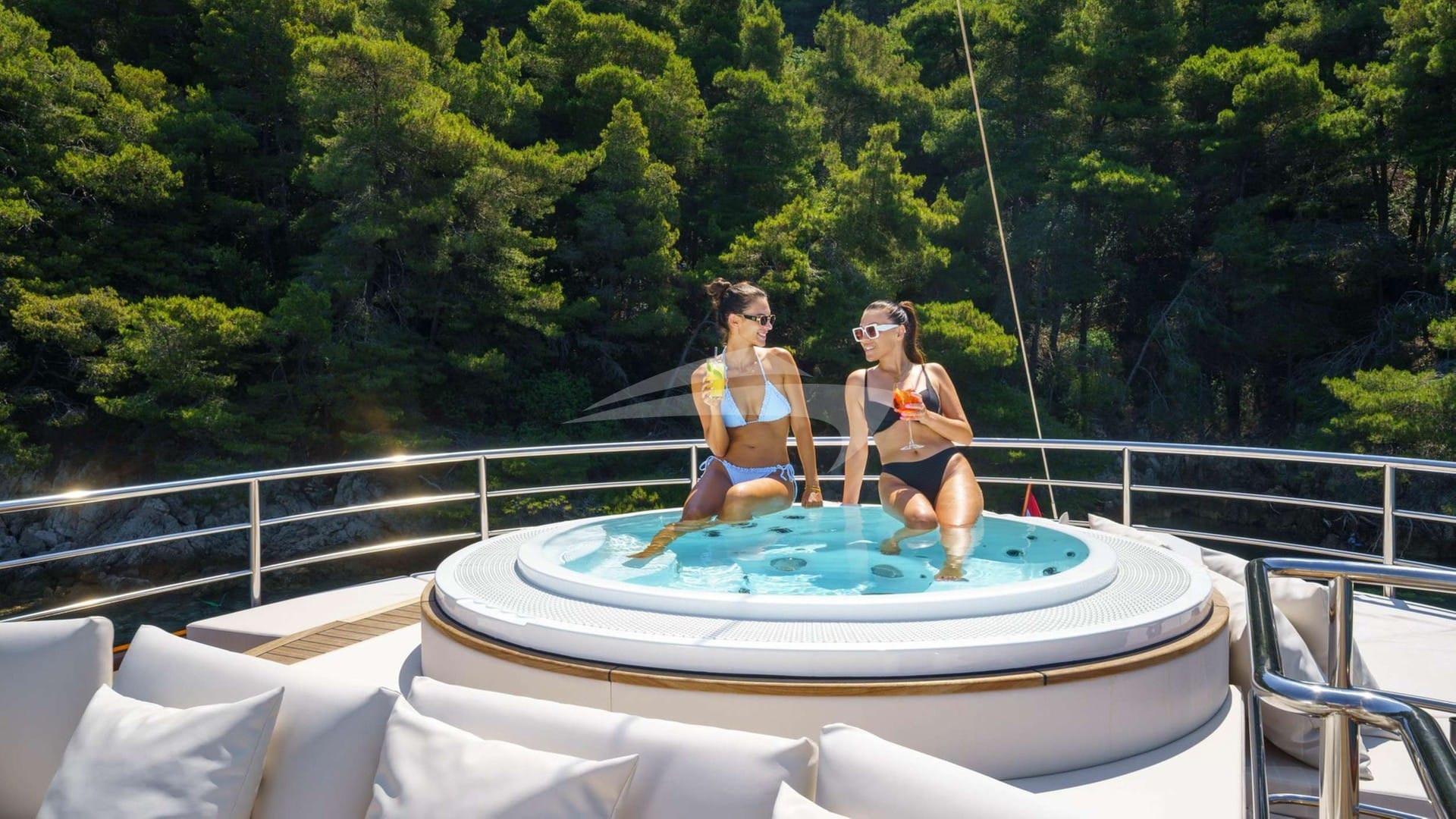 Jacuzzi sundeck