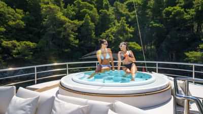 Jacuzzi sundeck