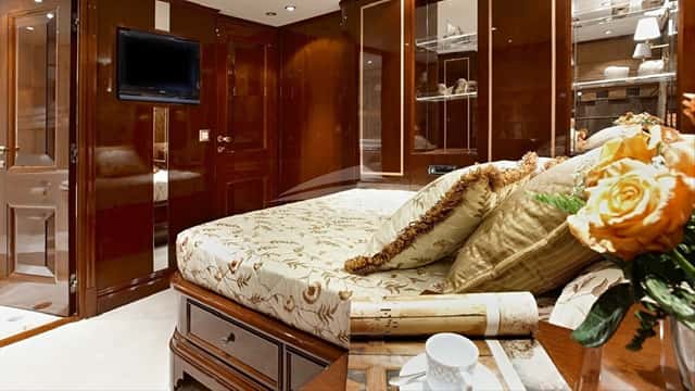 SLOW LIVE yacht charter photo 3