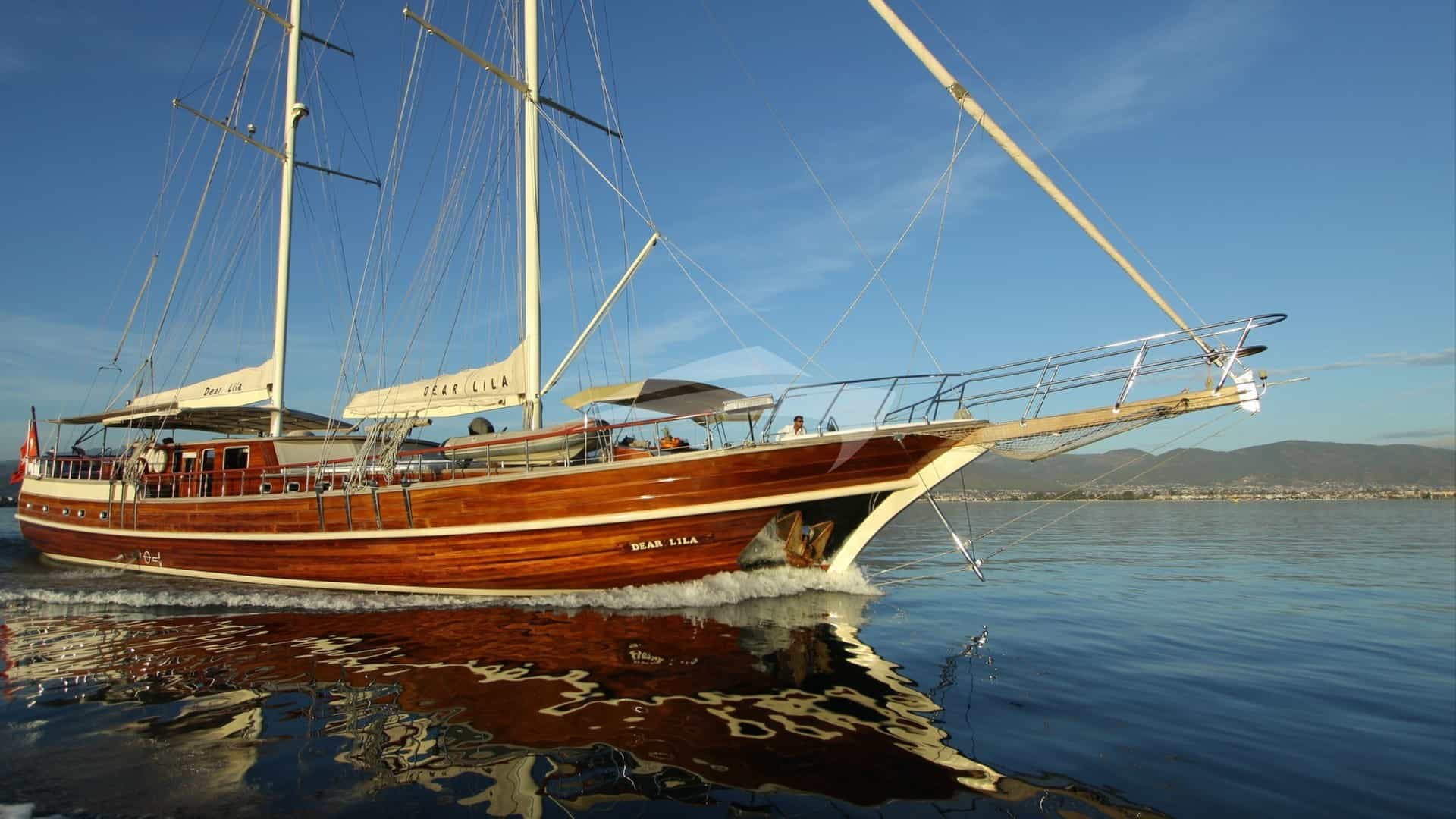 DEAR LILA yacht charter