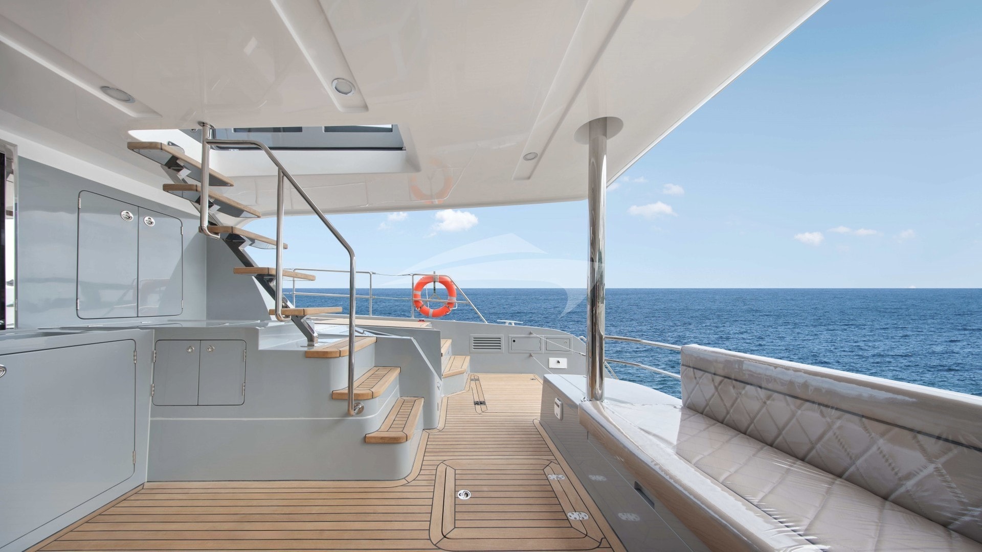 Aft Cockpit Seat Area & Flybridge Stairs