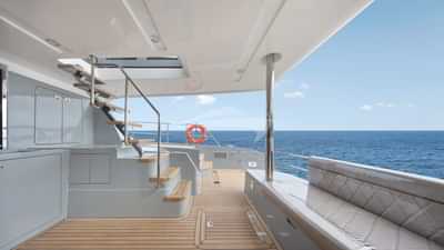 Aft Cockpit Seat Area & Flybridge Stairs