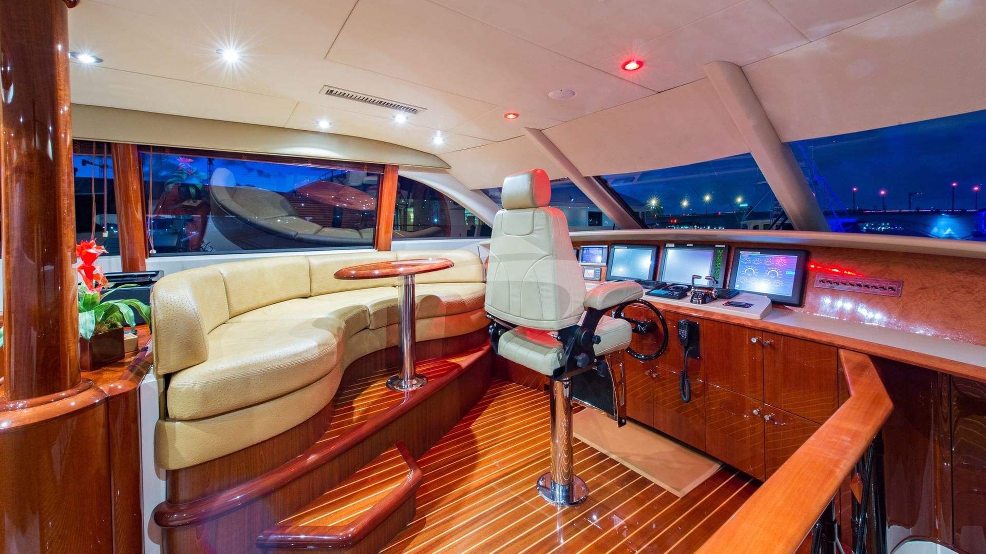 Enclosed Flybridge/Helm