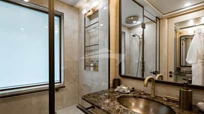 Guest cabin shower room