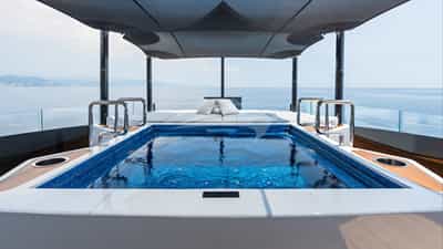 Deck Jacuzzi