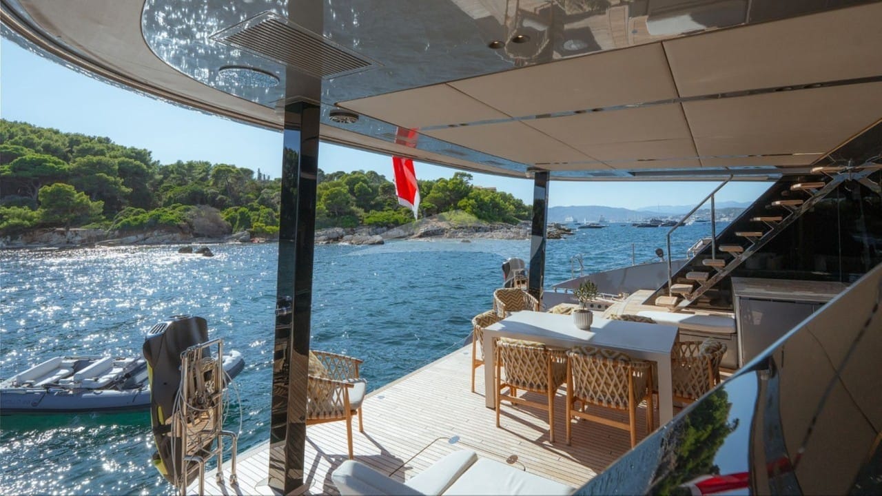 Sunreef_80_ECO_APOLLO_99_Luxury_Catamaran_Charter_BGYB_11