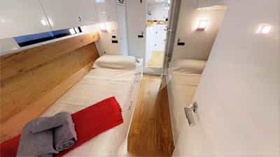 Stern Twin Cabin