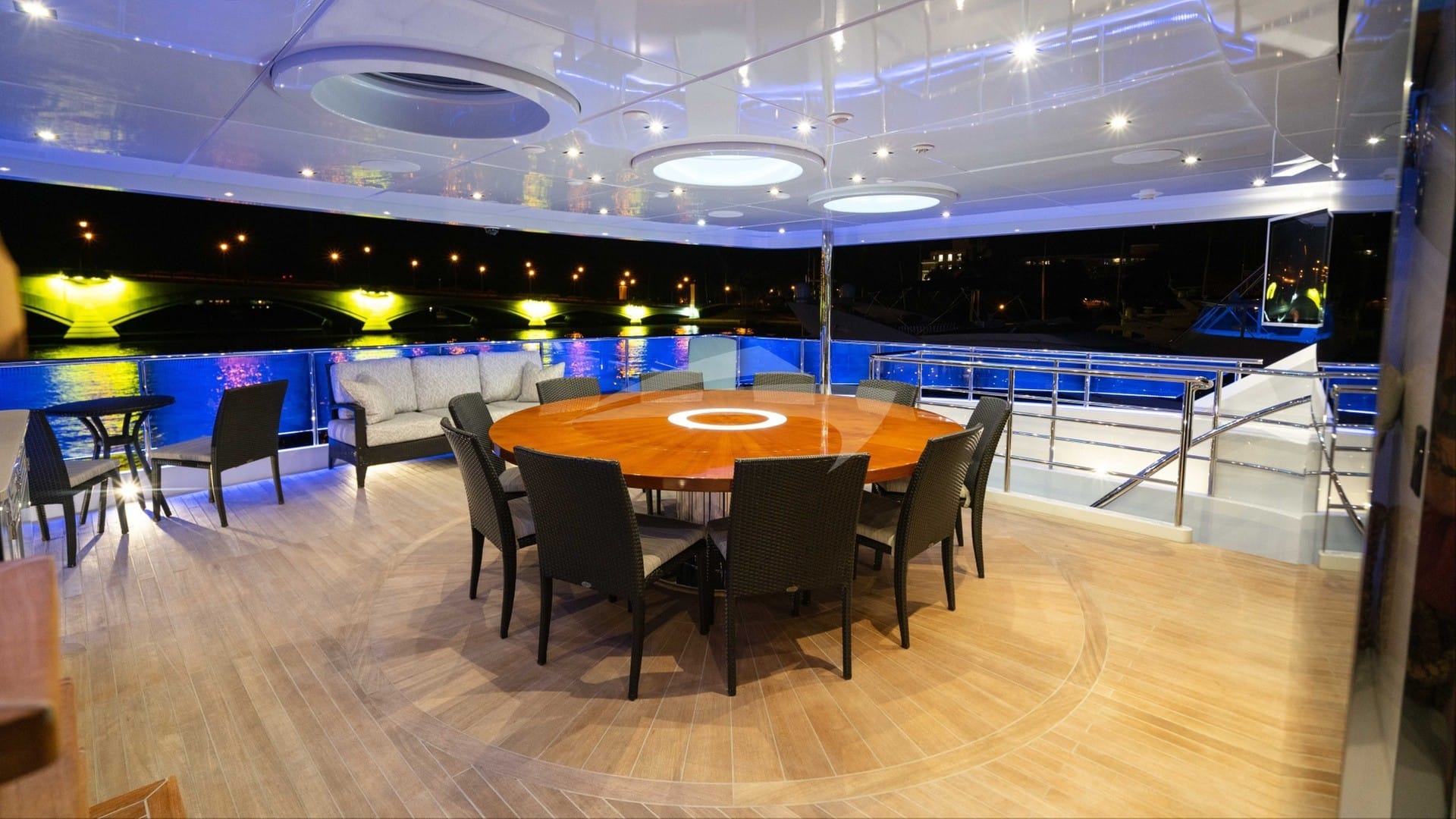 Bridge Deck Dining
