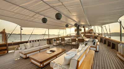Exterior Main Deck -4-