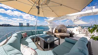 Flybridge seating