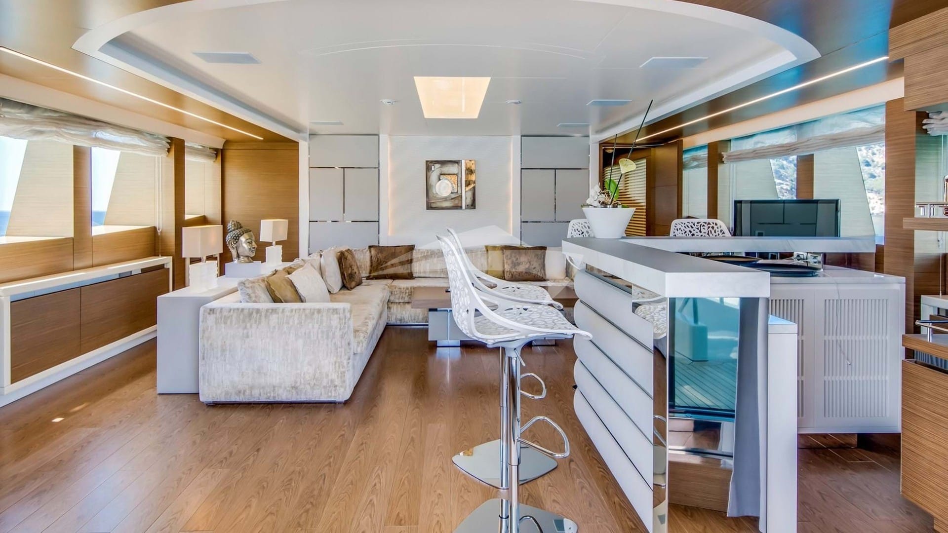 Upper deck sky lounge