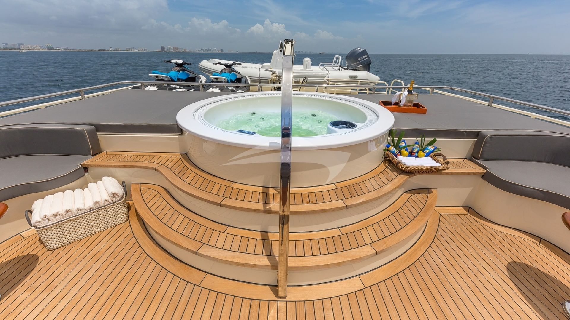 Flybridge Jacuzzi