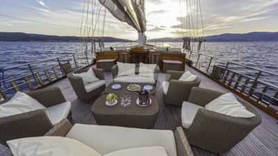 Mid ship lounge area