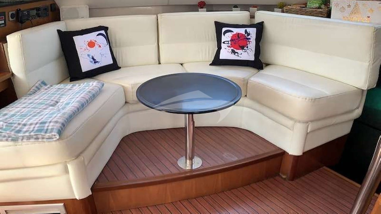 Additional seating in saloon