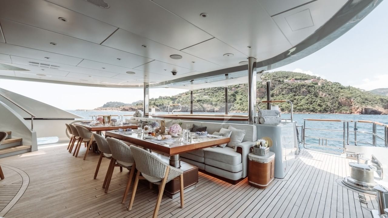 Main deck aft al fresco dining