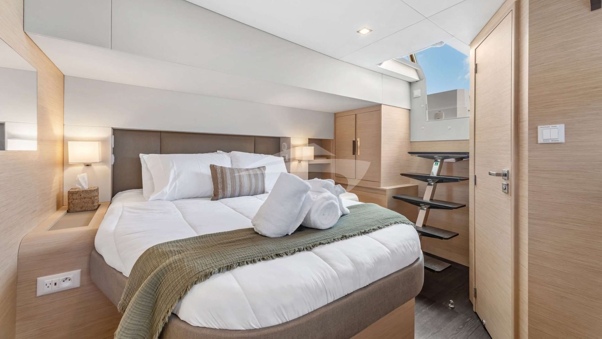 PLUS 10 游艇租赁- 2025 Fountaine Pajot 帆船游艇