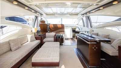 Salon and dining table