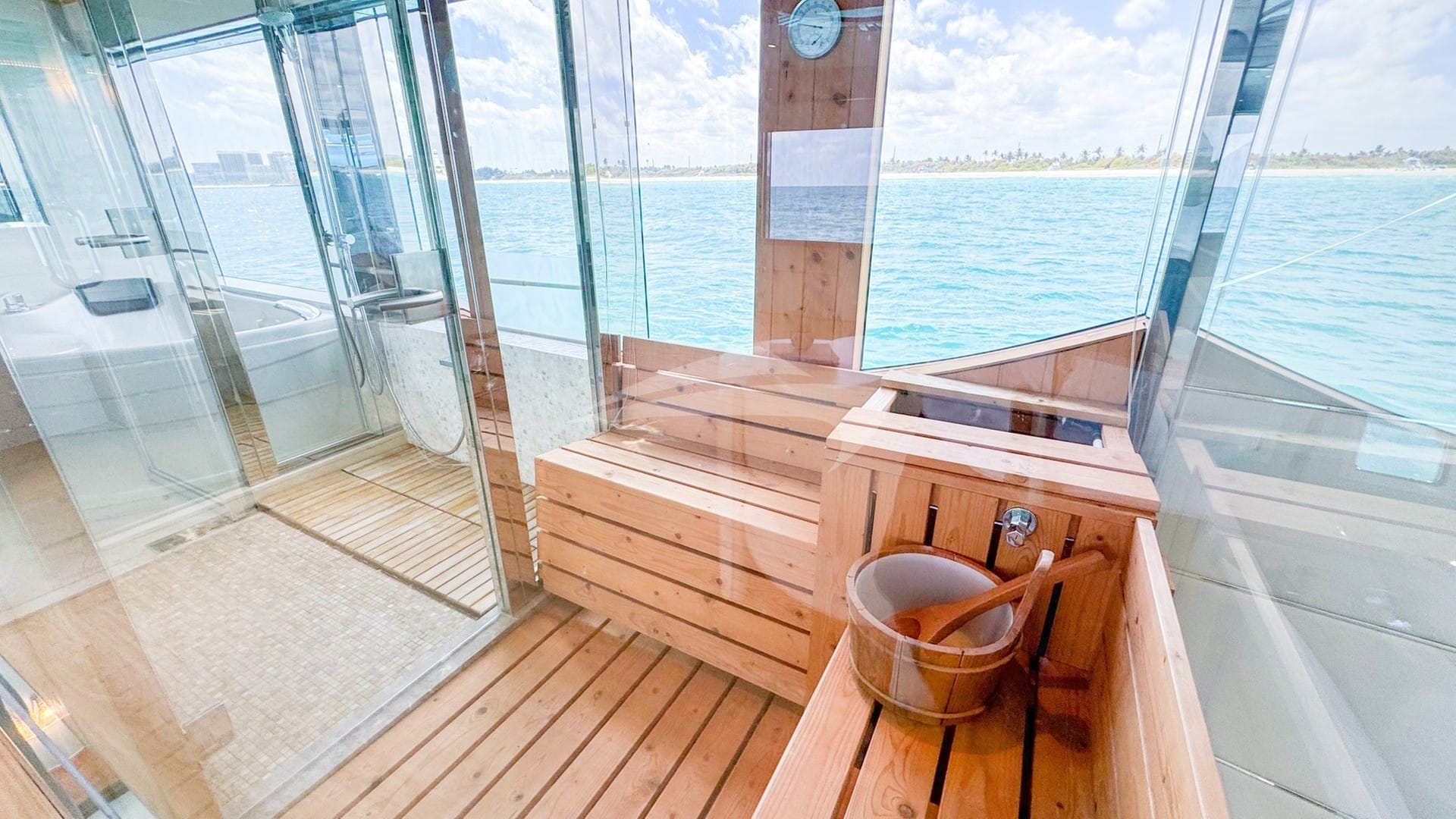 MASTER ENSUITE SAUNA