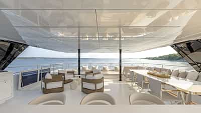 Flybridge deck