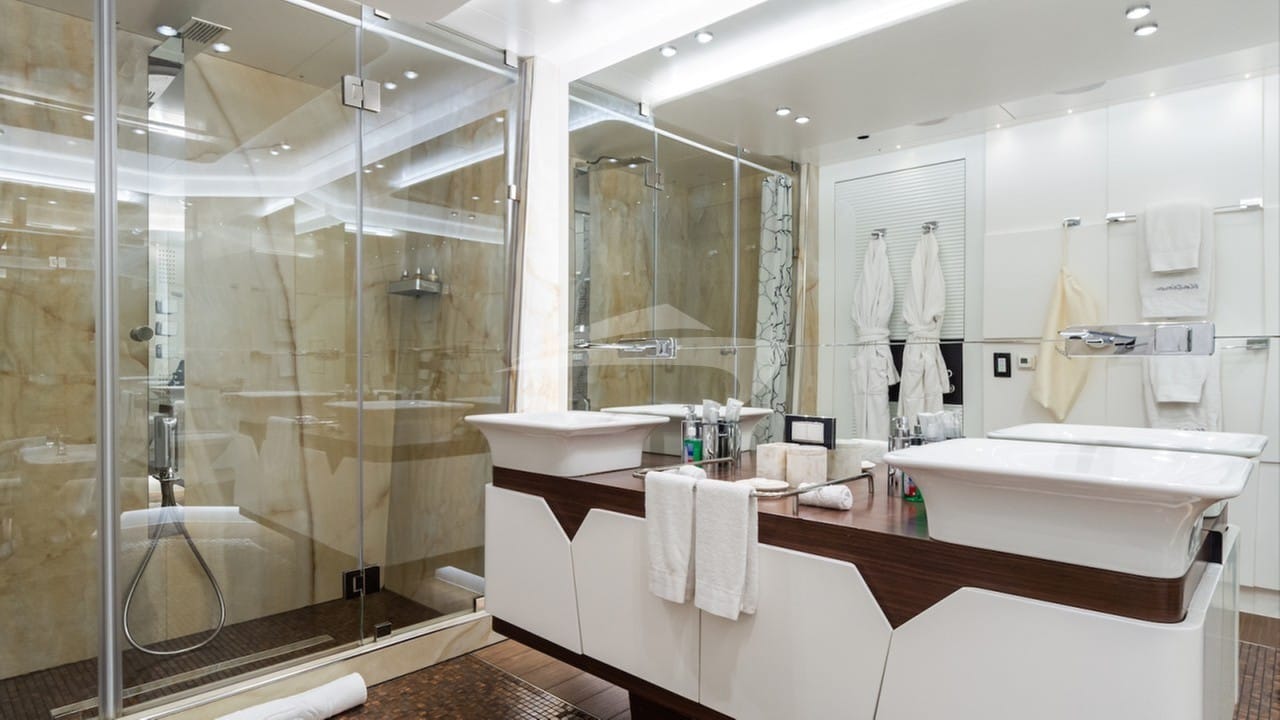 Guest VIP stateroom en suite