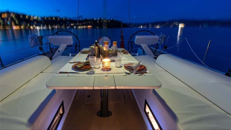 PURA FOLLIA 19m sailing yacht charter, photo 8