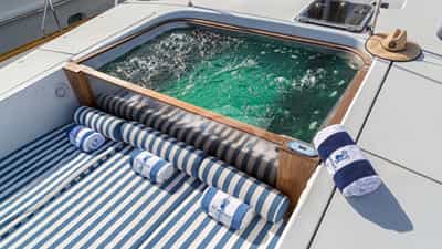 Deck Jacuzzi