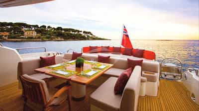Aft deck seating