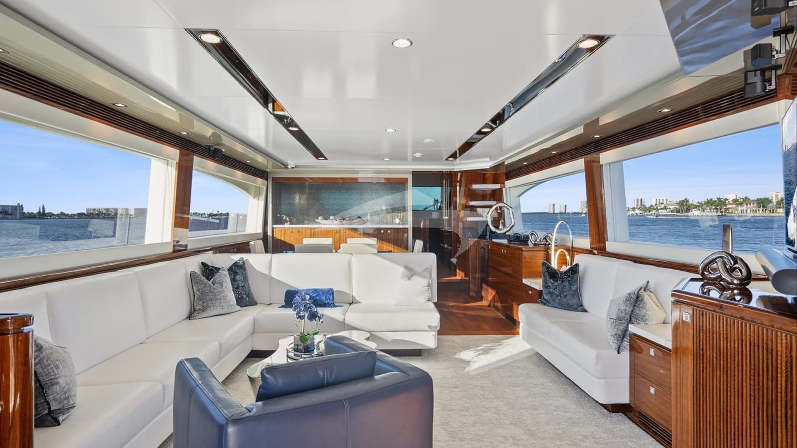 PILOT LOUNGE, photo from the yacht portfolio 5