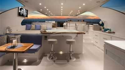 Aft Upper Deck Hot Tub Bar