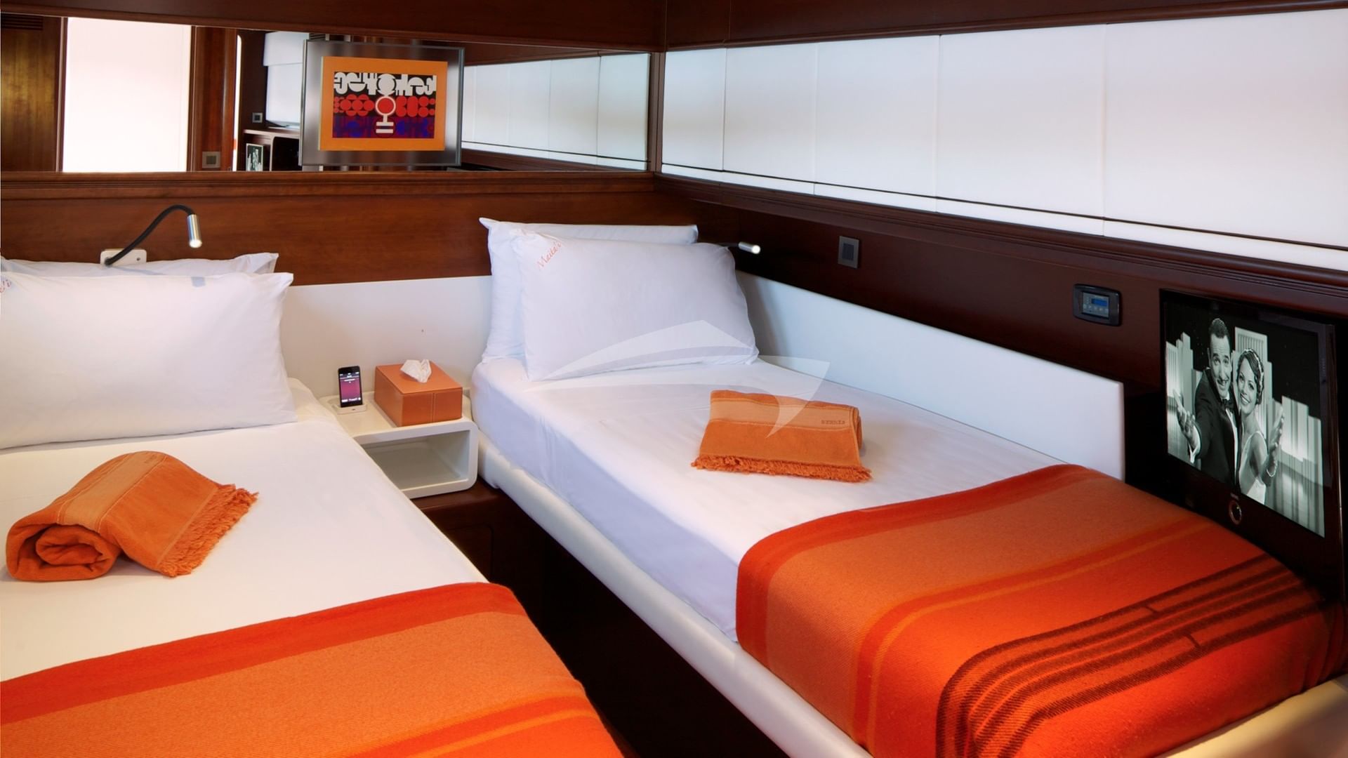 Guest cabin #2 (double queen bed or twins)