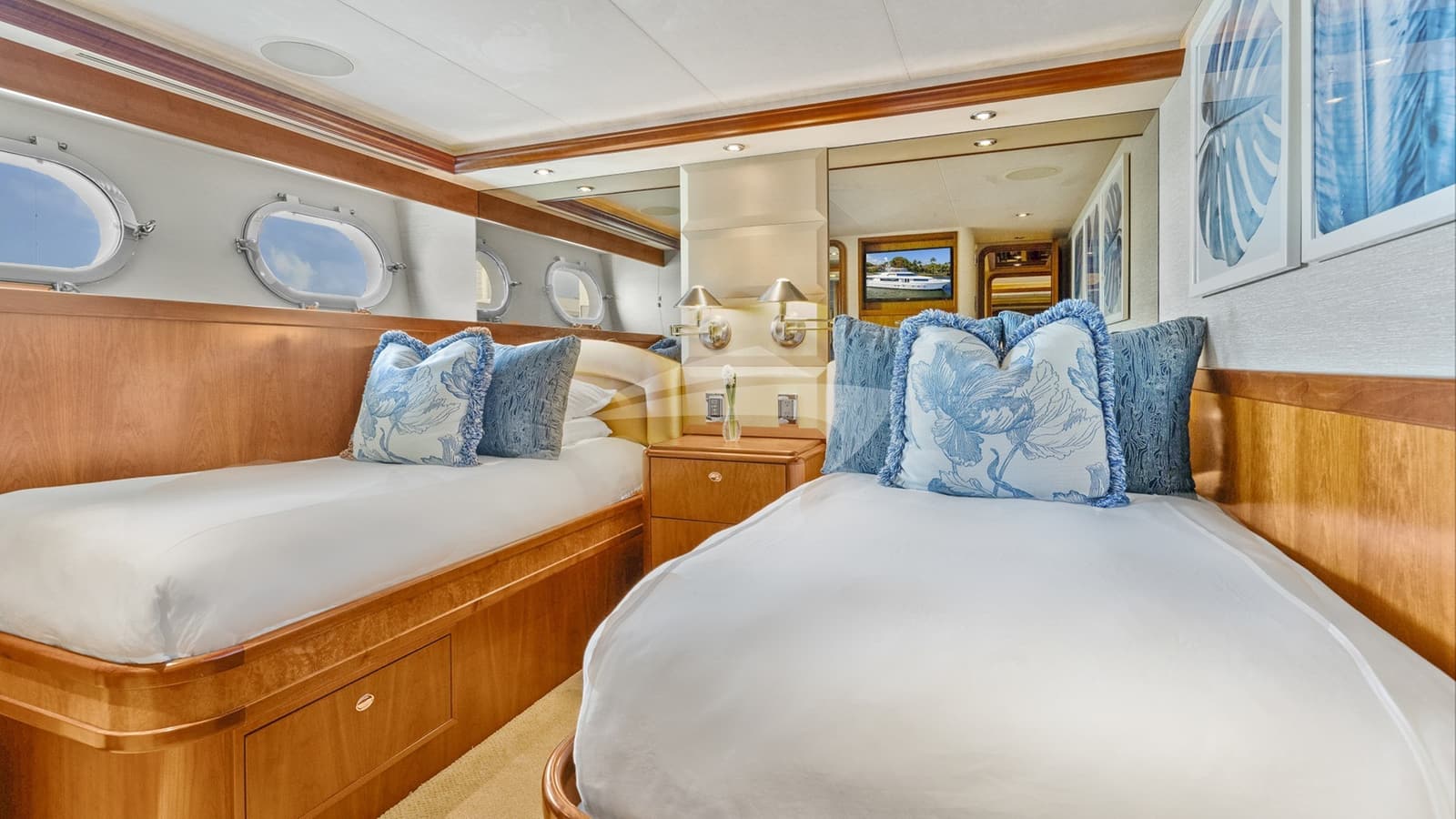 SLEEPOVER, photo from the yacht portfolio 17