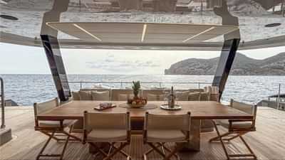 bgyb_charter_sunreef_power_eco_tesni_Outdoor_Table