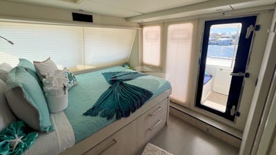 Main deck guest queen suite