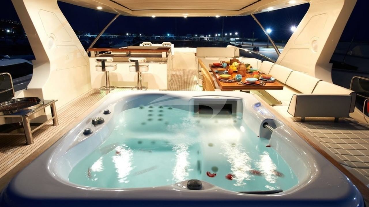 Deck Jacuzzi