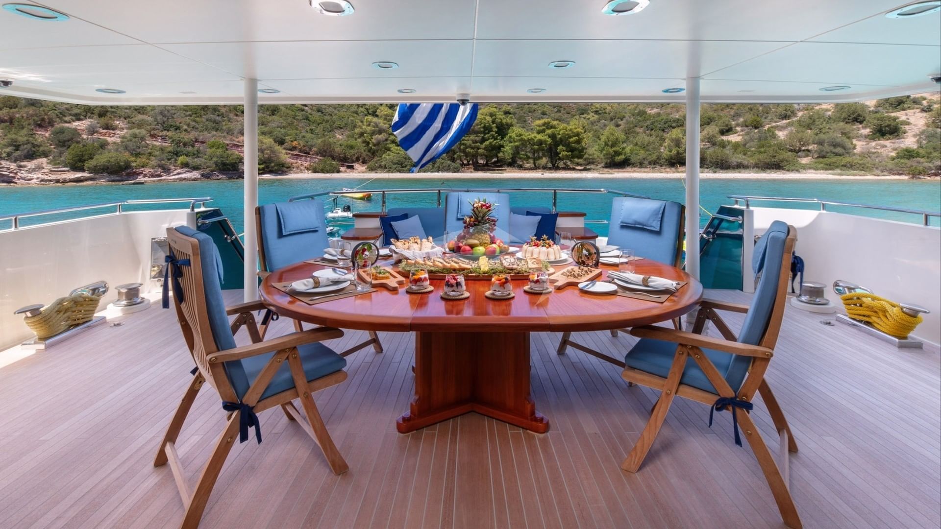 Main Deck Aft Dining