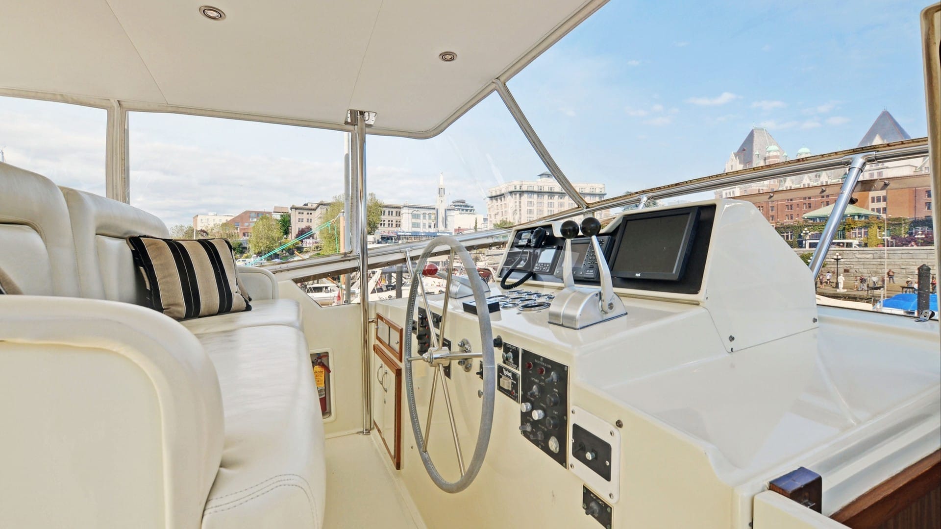 Flybridge Helm Station