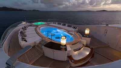 Sundeck and jacuzzi