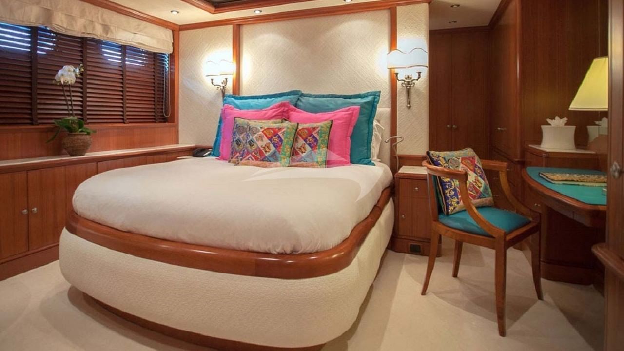 Guest Cabin (Versace)