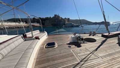 Forward Lounging Area