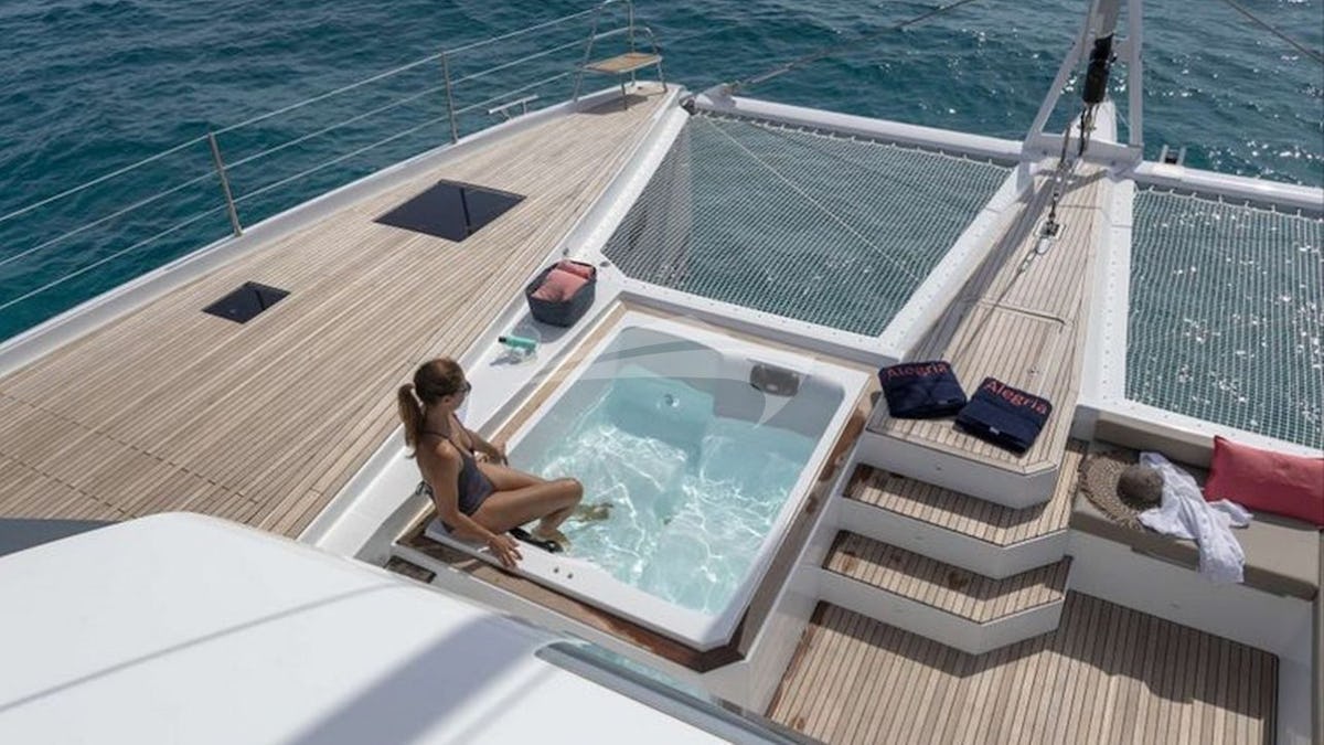 Deck Jacuzzi Deck Jacuzzi
