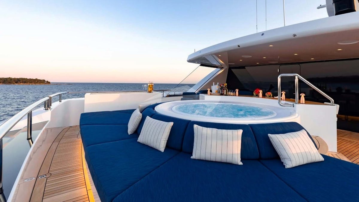 Sun deck jacuzzi Sun deck jacuzzi