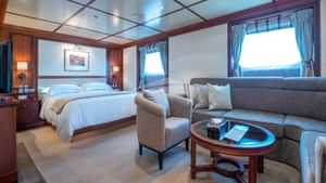 LAUREN LYacht Charter