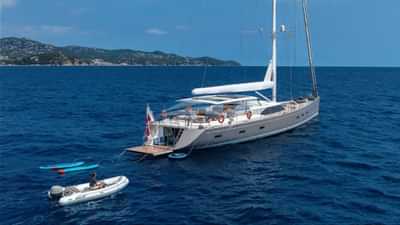 bgyb_charter_swan105_selena_new_photos5