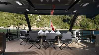Aft deck dining