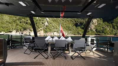 Aft deck dining