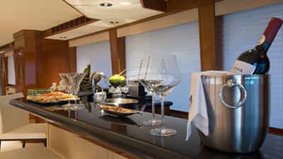 Salon Bar