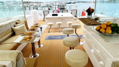 Flybridge seating and bar