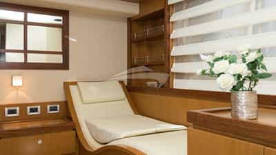 Master cabin detail: the chaise longue
